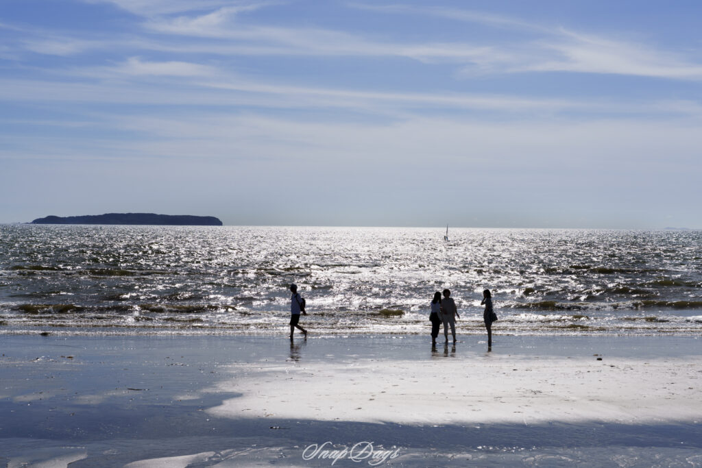"かがみの海"で有名な福間海岸でのスナップ風景