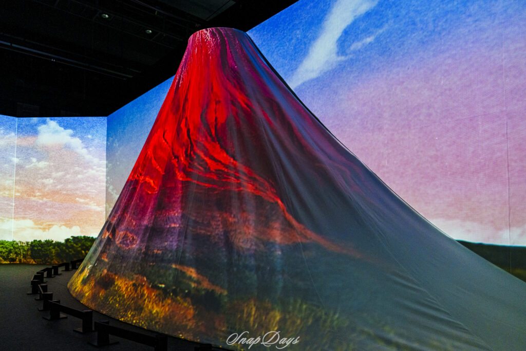 「動き出す浮世展」の富士山の3Dプロジェクションマッピング