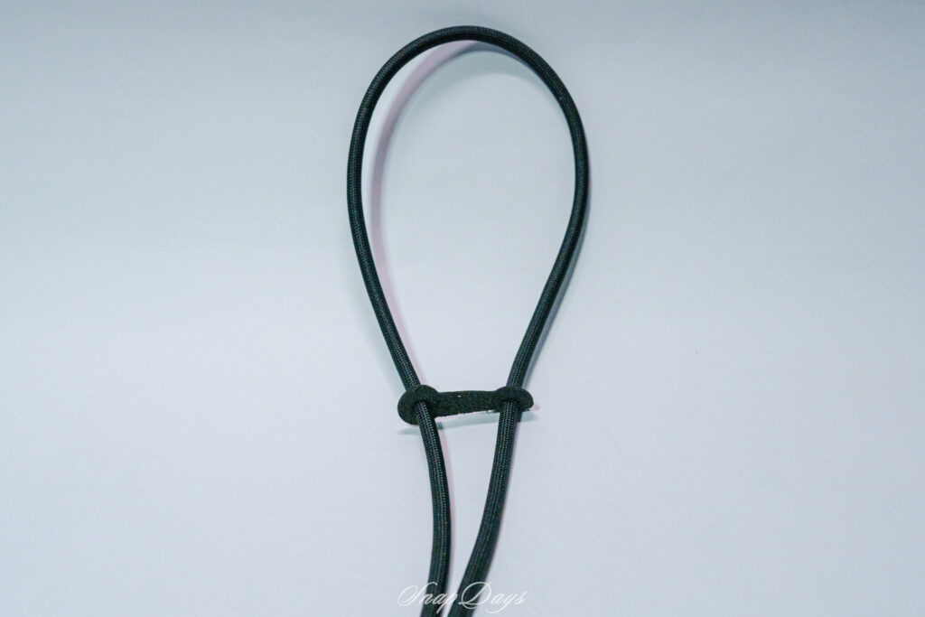 3COINSのケーブルスマホショルダーCtoCをアジャスターで長さ調整した状態