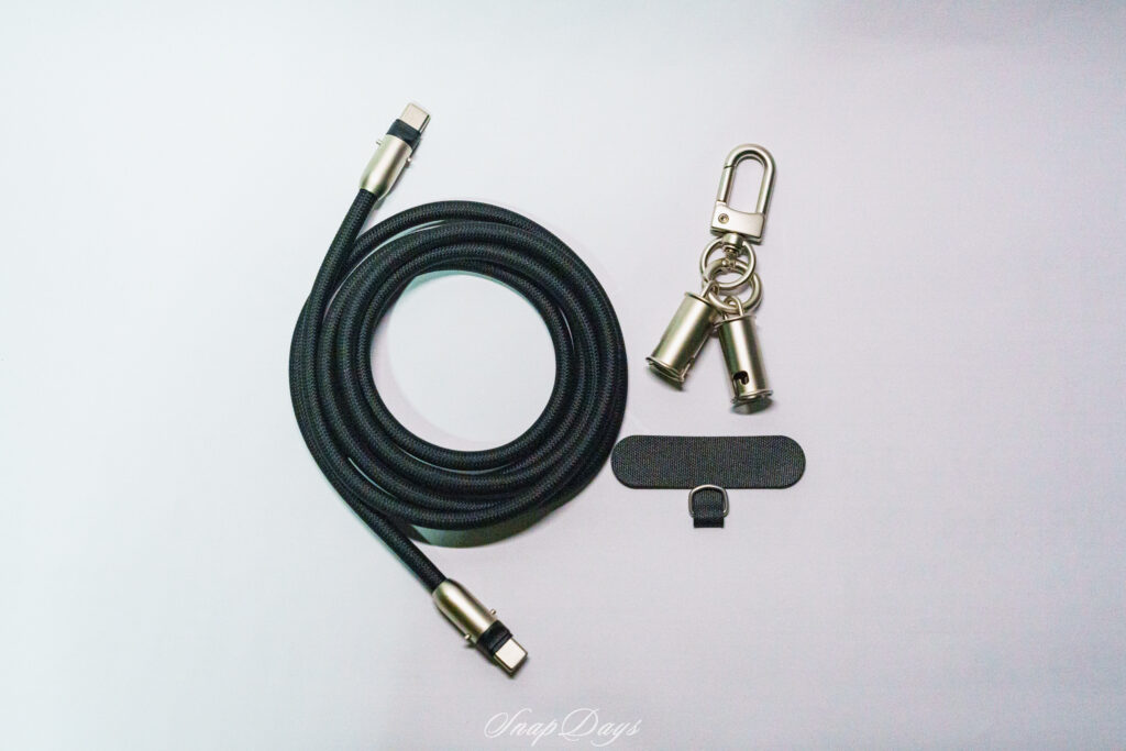 3COINSのケーブルスマホショルダーCtoCの同梱物