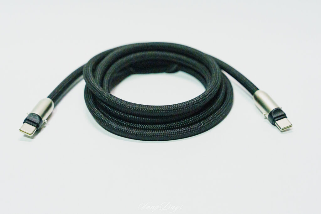 3COINSのケーブルスマホショルダーCtoCのストラップケーブル