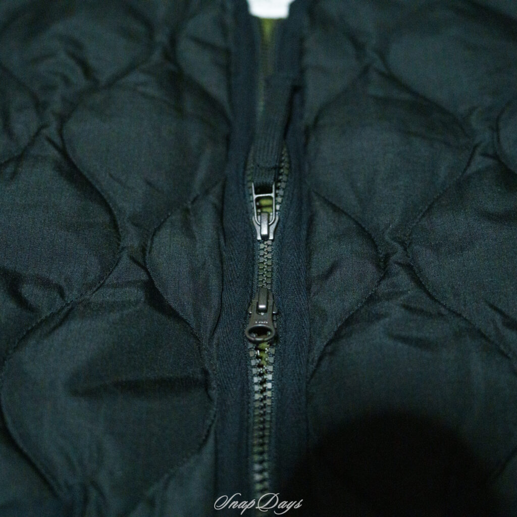 国産ダウンブランドTAIONのインナーダウンのダブルジップ