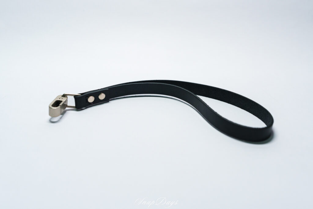 dripのレザーハンドストラップ